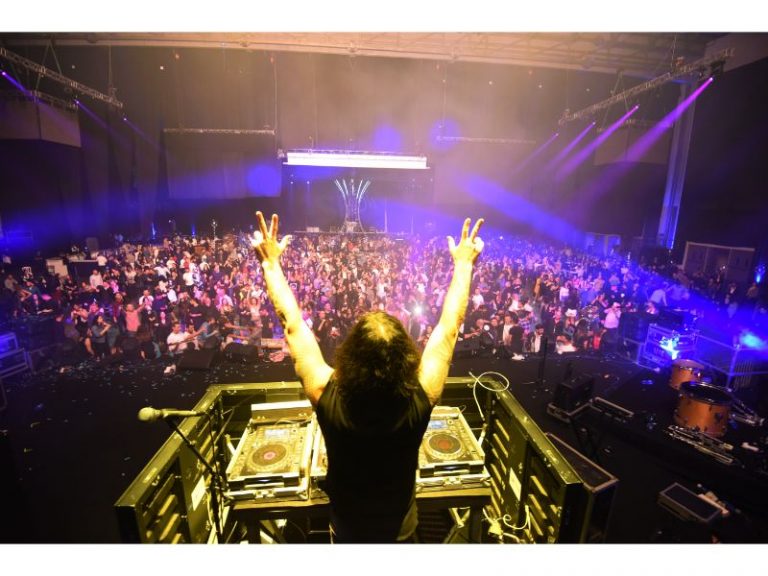 DJ סקאזי בהפקת אירוע חברה לעובדי חברת PELEPHONE בגני התערוכה בתל אביב