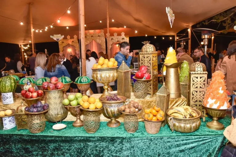 עיצוב שולחן מושקע בכנס עסקי – פרוצ’י הפקות אירועים וכנסים